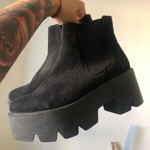 SUEDE PLATFORM BOOTS